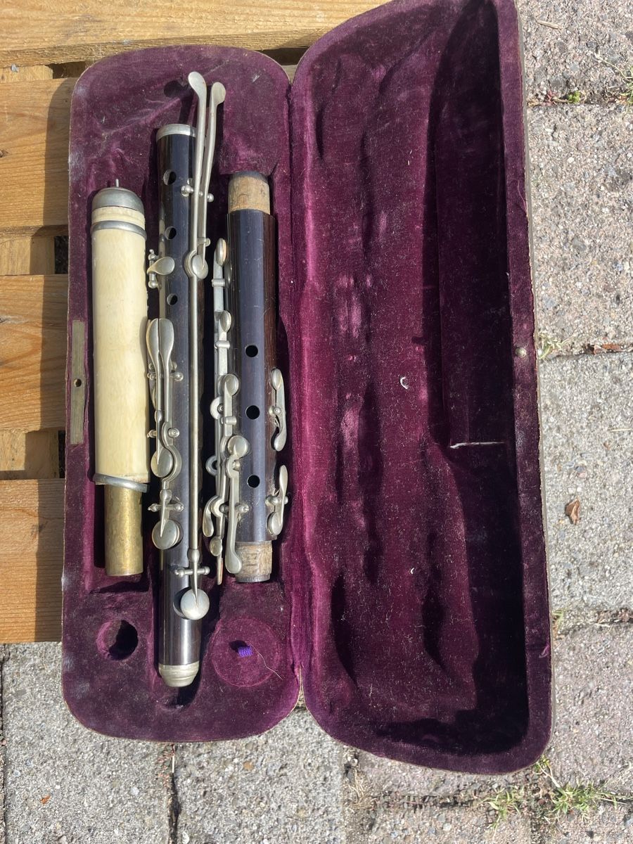 Musikinstrumente: Klarinetten mit Koffer und Mandolinen  – Gebraucht aus Wallisellen von KersP_22 3