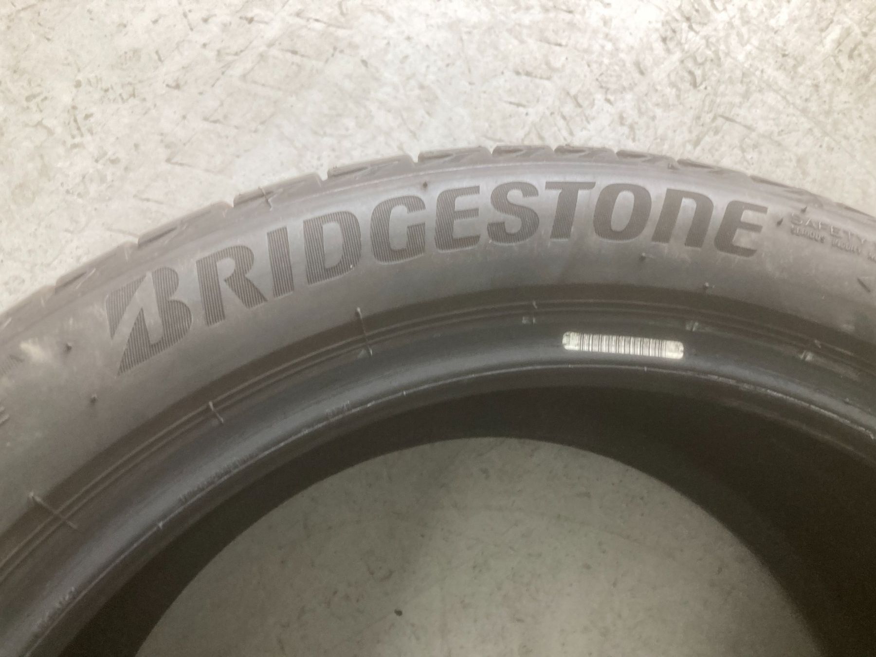 Bridgestone Pneus & Kompletträder: 225/45R17 Sommerpneu Bridgestone – Gebraucht aus Cham von WB2223 1