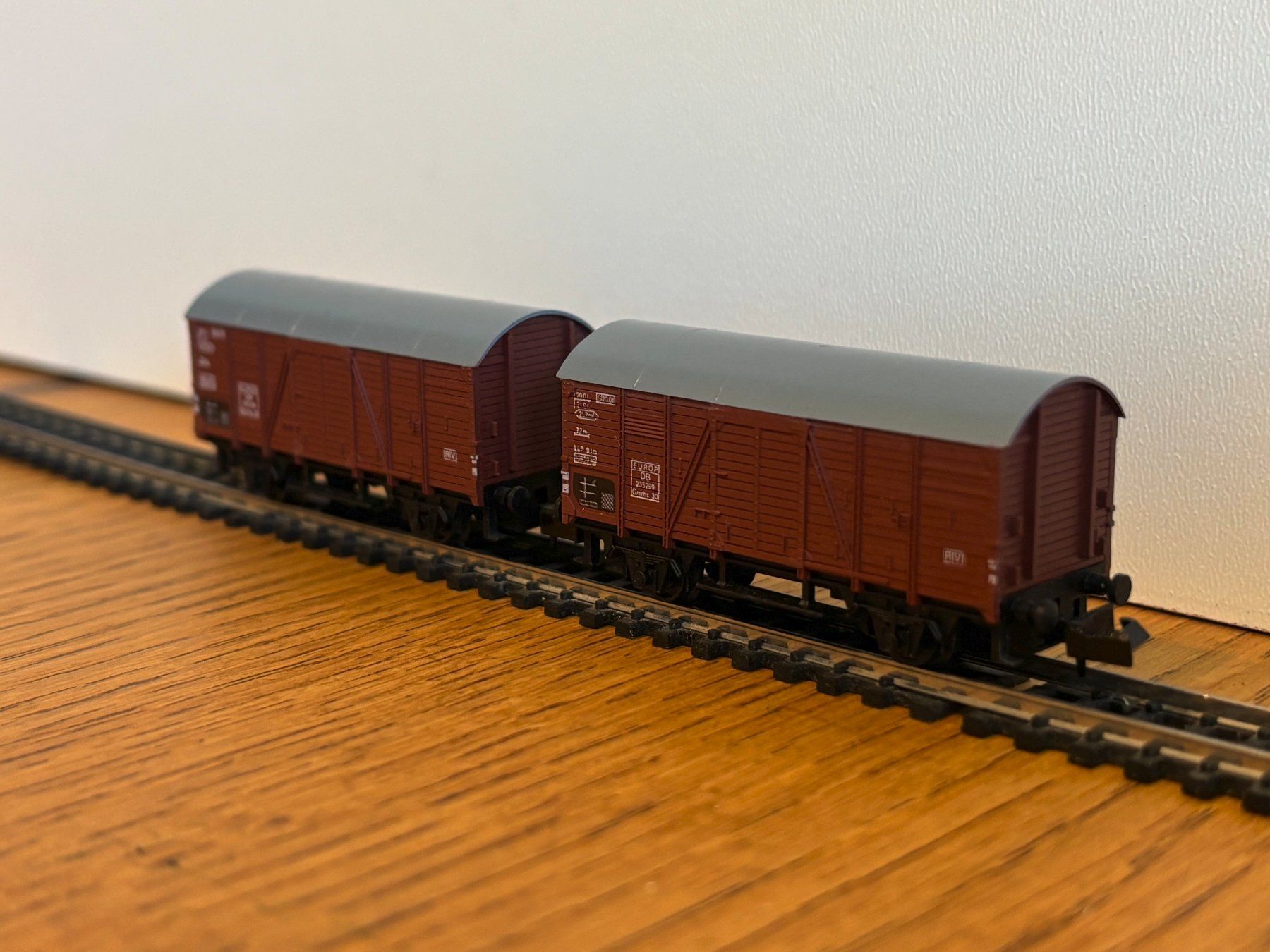 Modellini di ferrovie: *e1356: 2 Güterwagen (Spur N) – Usato da Birsfelden venduto da Birs_25