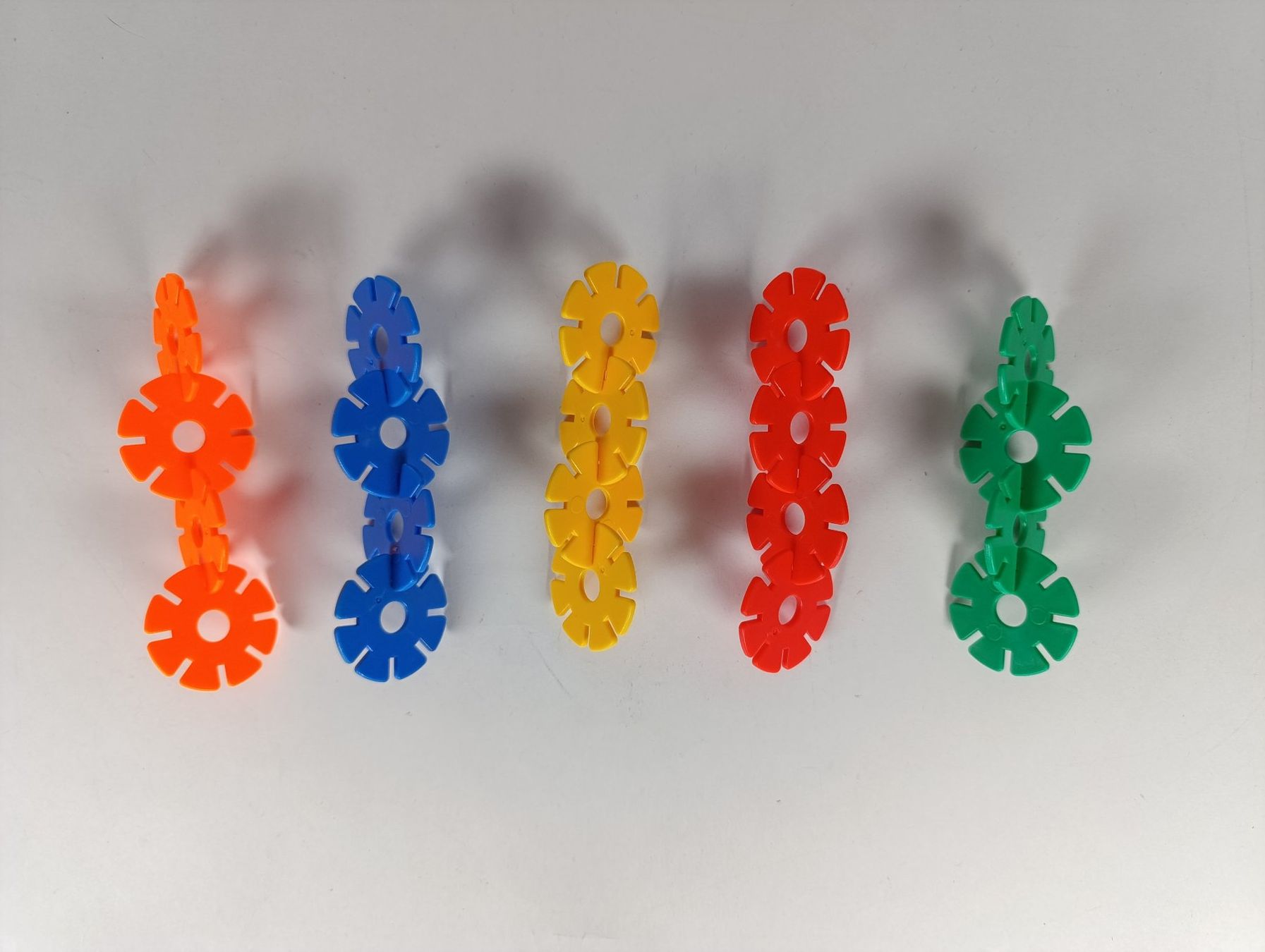 Spielzeuge: Jeu de formation de pièces multicolores – Gebraucht aus Thielle von Plusvalue_Neuchatel 1