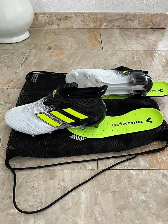 Adidas Scarpe da uomo: Adidas Mastercontrol Gr.41 1/2 Original – Usato da aarburg venduto da Skendi14