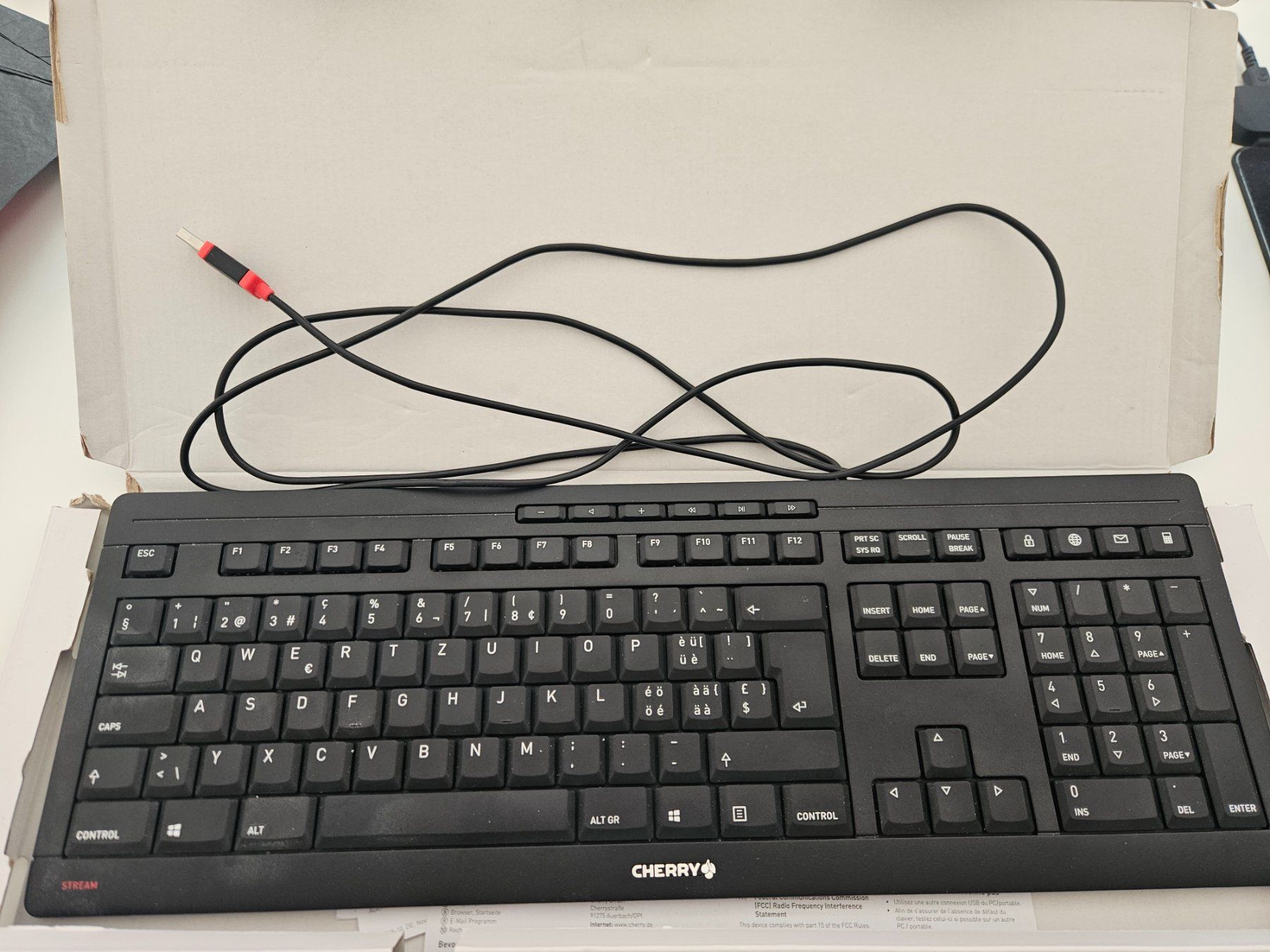 Tastiere: Cherry STREAM Keyboard USB – CH-Layout – Schwarz – Usato da Opfikon venduto da Doronadan