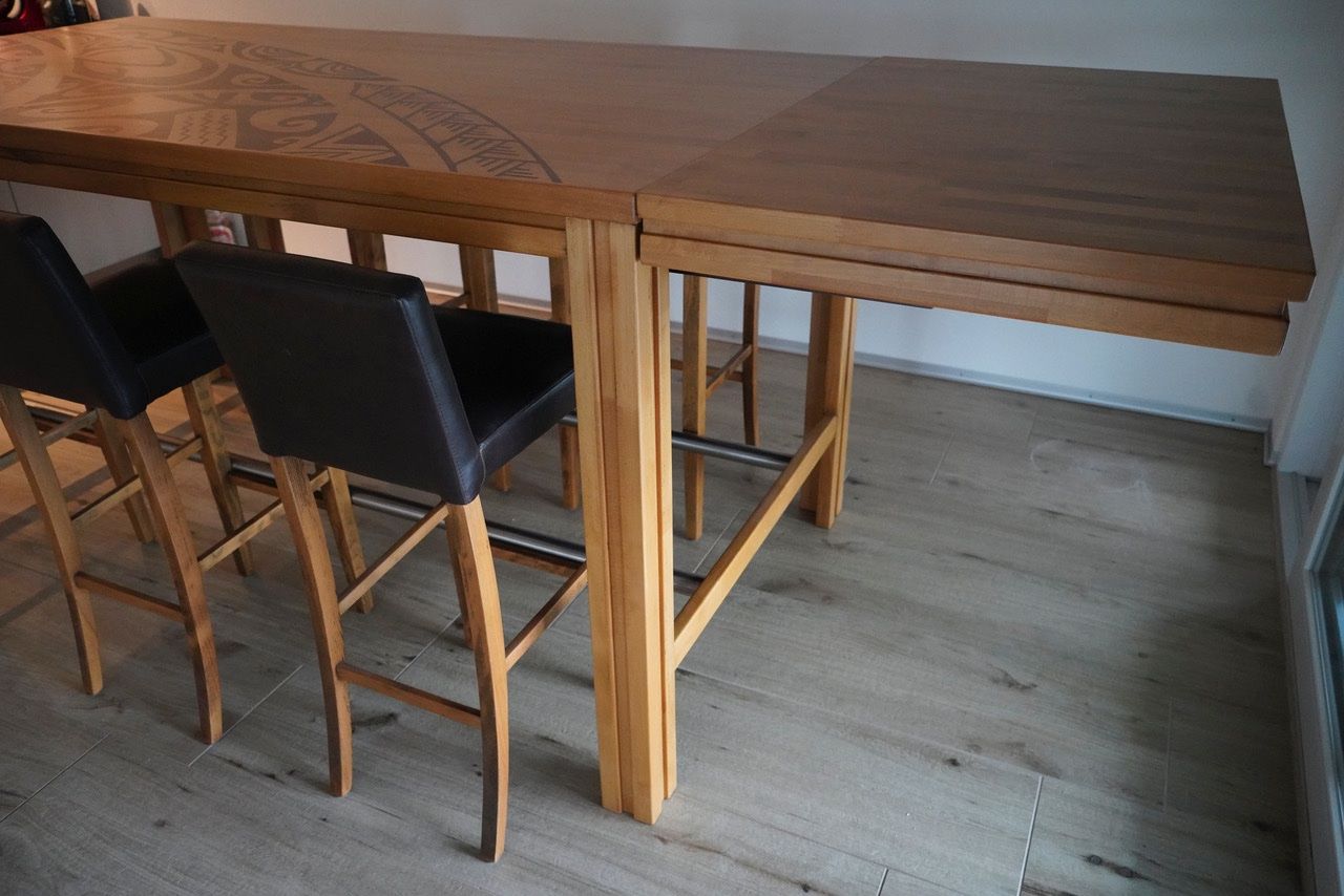 Set di tavolo e panche: Table haute unique à manger et ses chaises – Usato da Orpund venduto da mar_hhw6 5