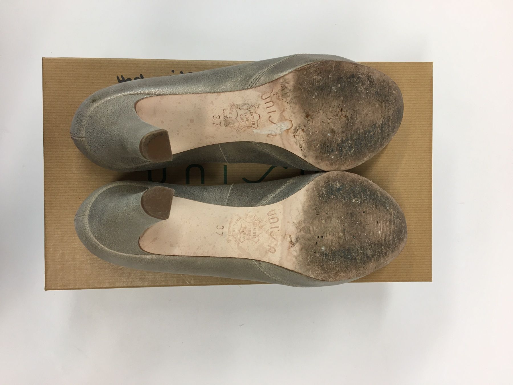 Unisa Scarpe da donna: Unisa Schuhe, goldig, Gr. 37 – Usato da Olten venduto da ELHANDEL 2