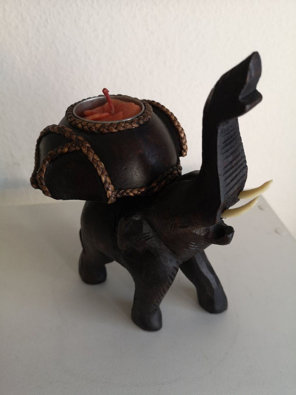 Statuette: Elefant 14cm geschnitzt Affenbaumholz Kerzen Einsatz Orient – Nuovo (secondo la descrizione) da Kloten venduto da Asiatica 2
