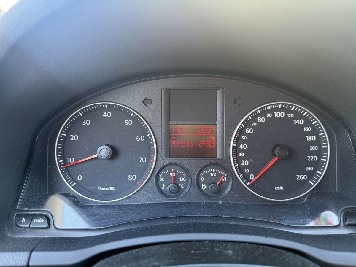 VW Automobili: Golf 5 1.6 FSI – Usato da Appenzell venduto da res_95f6 4