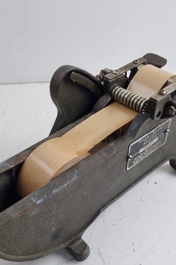 Tutte le macchine: Tiger-Tiger Package Sealer Aufroller England – Usato da Flums venduto da Flumsantik 2