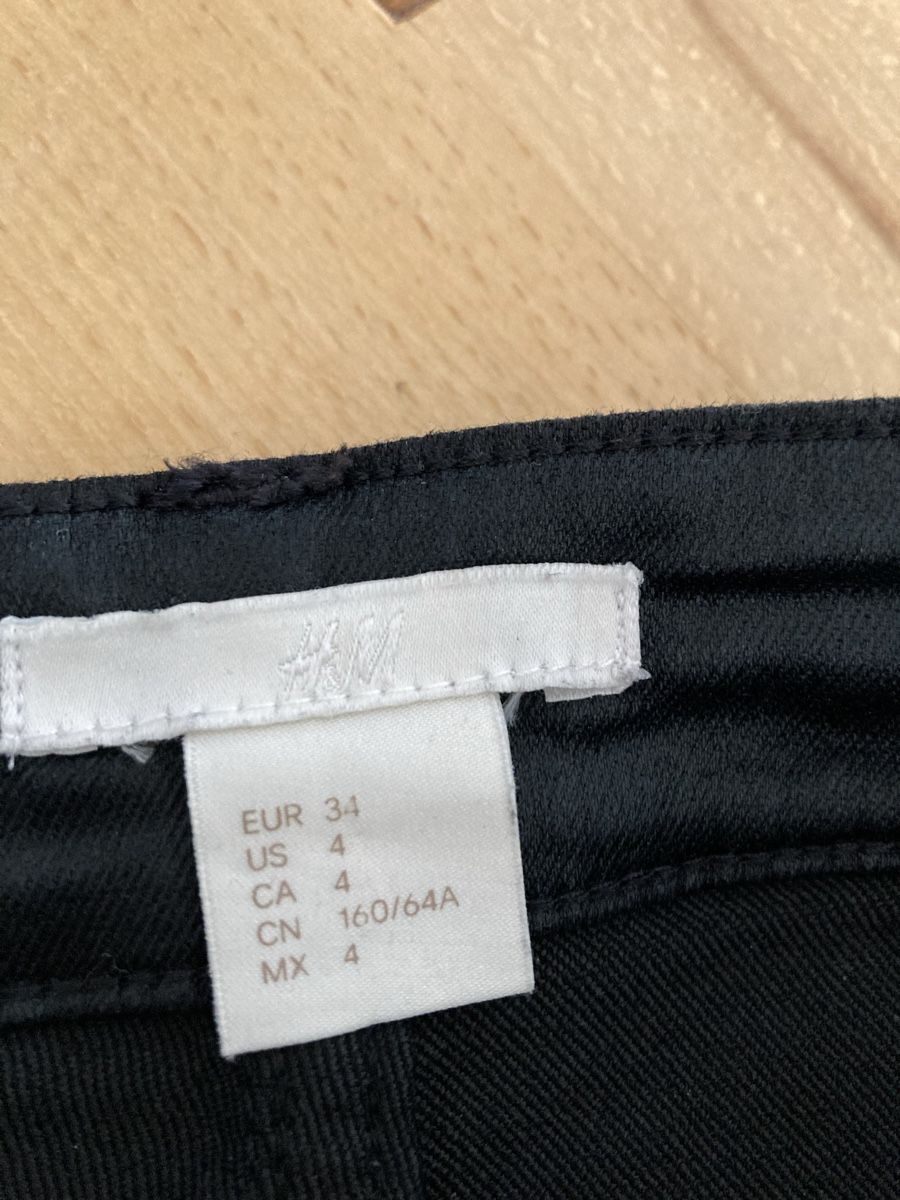 Pantaloni: Hose schwarz glänzend Gr 34 – Nuovo (secondo la descrizione) da Rickenbach ZH venduto da Vanijo 2