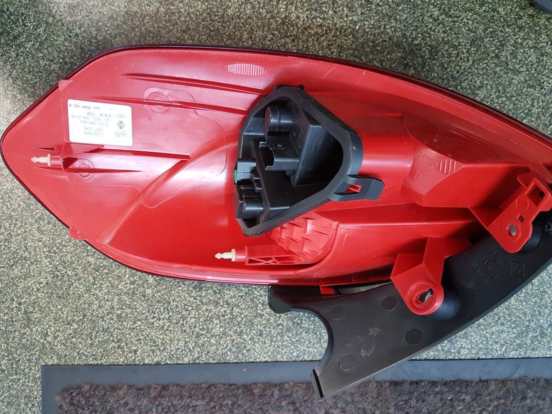 Renault Alle Autoersatzteile: 8200586843 Heckleuchte li Renault Clio3 – Gebraucht aus Zürich von DDAParts 2