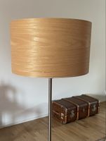 Stehlampe mit Holzlampenschirm