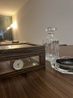 Humidor mit Zigarrenschneider, Aschenbecher und Karaffe