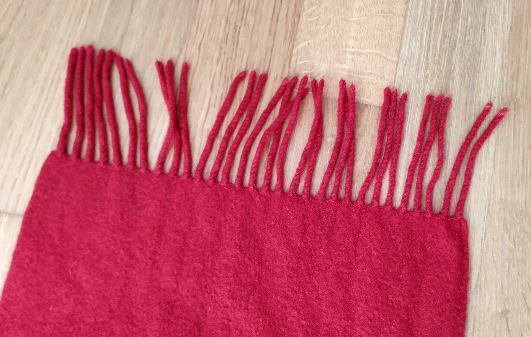Foulard & Sciarpe: Echarpe rouge (alpaca?) de qualité, chaude & douce – Nuovo (secondo la descrizione) da Carouge GE venduto da for_8yym 2