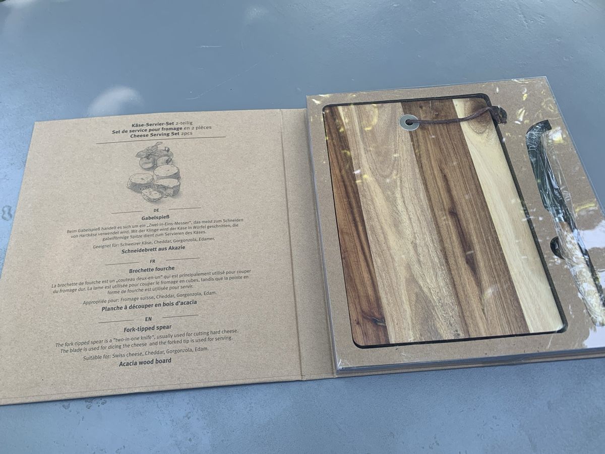 Piatti di portata: Ungebrauchtes Käsebrett&Messer – Nuovo e nell'imballaggio originale da Winterthur venduto da neelom