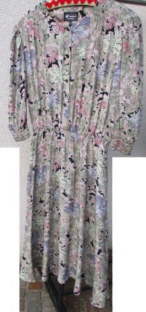 Schönes leichtes Kleid mit 3/4 Arm