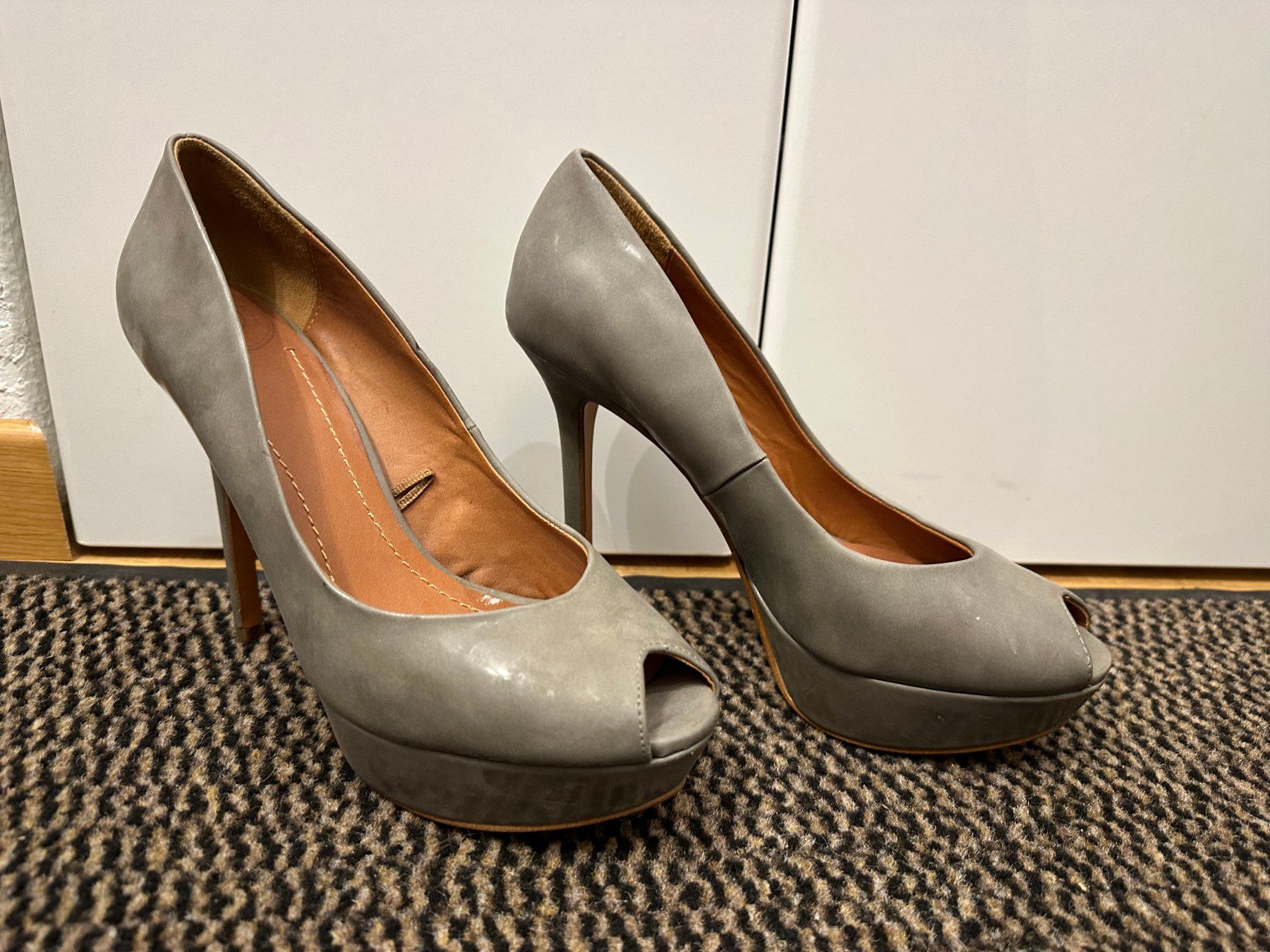 Zara Scarpe da donna: High Heels Peeptoe grau Gr. 37 – Usato da Winterthur venduto da nelead