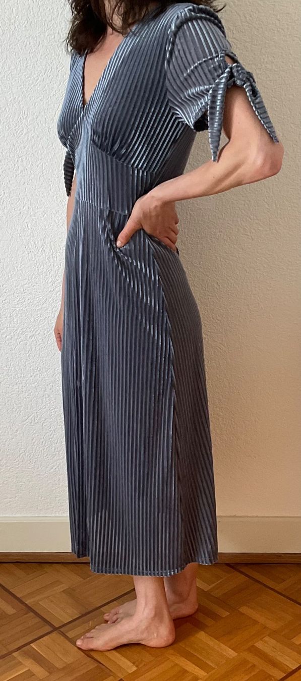 Vestiti: J.O.A. Robe de velours gris perle neuve - taille S – Nuovo e nell'imballaggio originale da Corseaux venduto da Mililaforet75 1