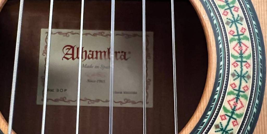 Alhambra Musikinstrumente: Gitarre – Gebraucht aus Baden von 1000dinge 2