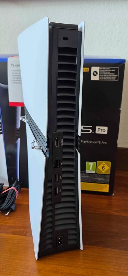 Sony Consoles: PS5 Pro comme neuve – Neuf (Voir description) à Lausanne par qoq_x7cl 4