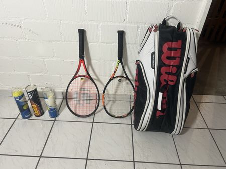 2 Tennisschläger Wilson Tasche 3 Dosen Bälle