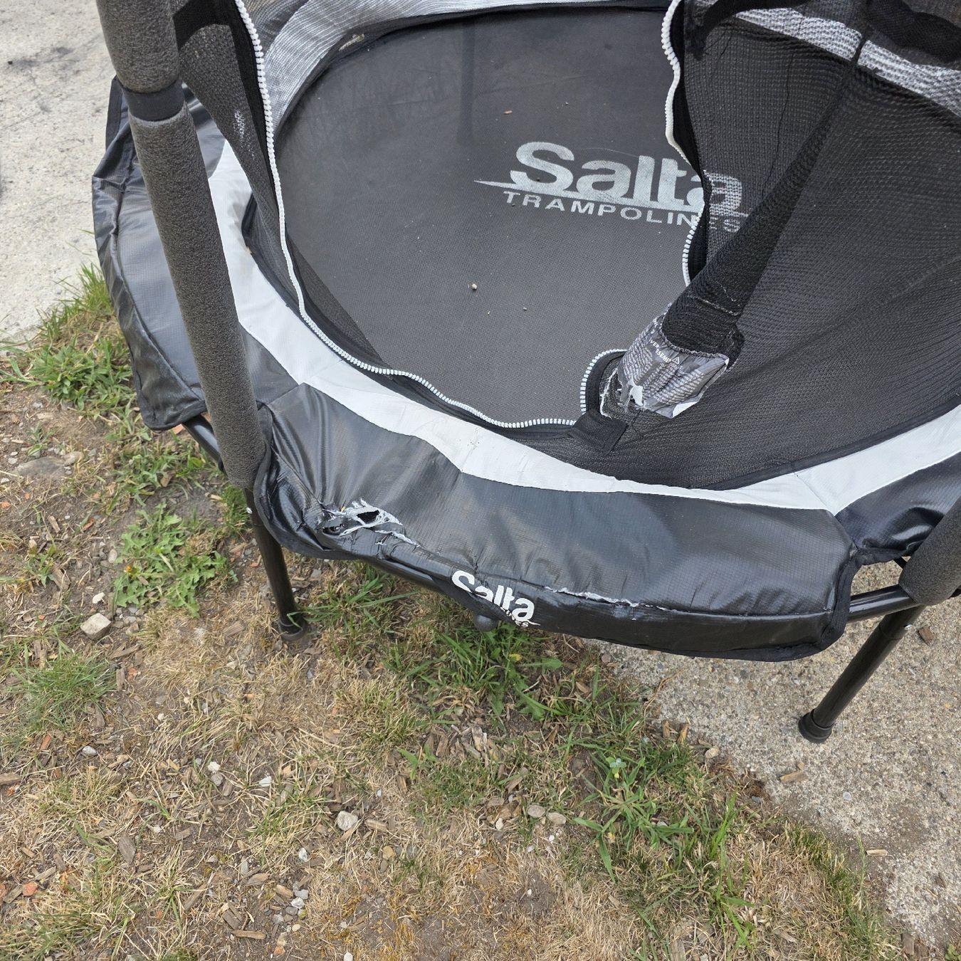 Salta Trampoline: Salta Trampolin mit entsprechenden Gebrauchsspuren – Gebraucht aus Gutenswil von Churri1974 1