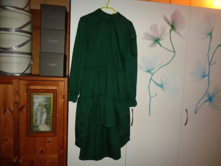 *** Kleid *** / vorne kürzer mit Schlaufe / Neu