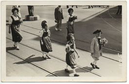 ZÜRICH Festumzug, Kinder, Trachten