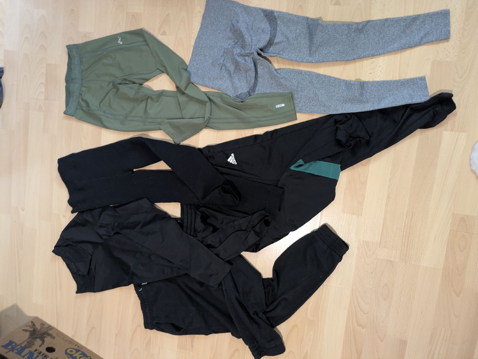 Lots de vêtements: Lot de vêtements  – D'occasion à Tramelan par cat_67zv 2