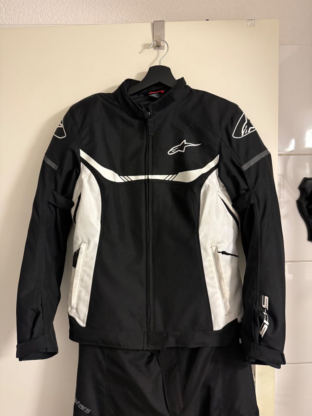Alpinestars Lots de vêtements: Alpinestars Stella Waterproof Jacket & Waterproof Pants – Neuf (Voir description) à Bülach par tuana.s 1