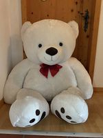 Grosser und flauschiger Teddybär