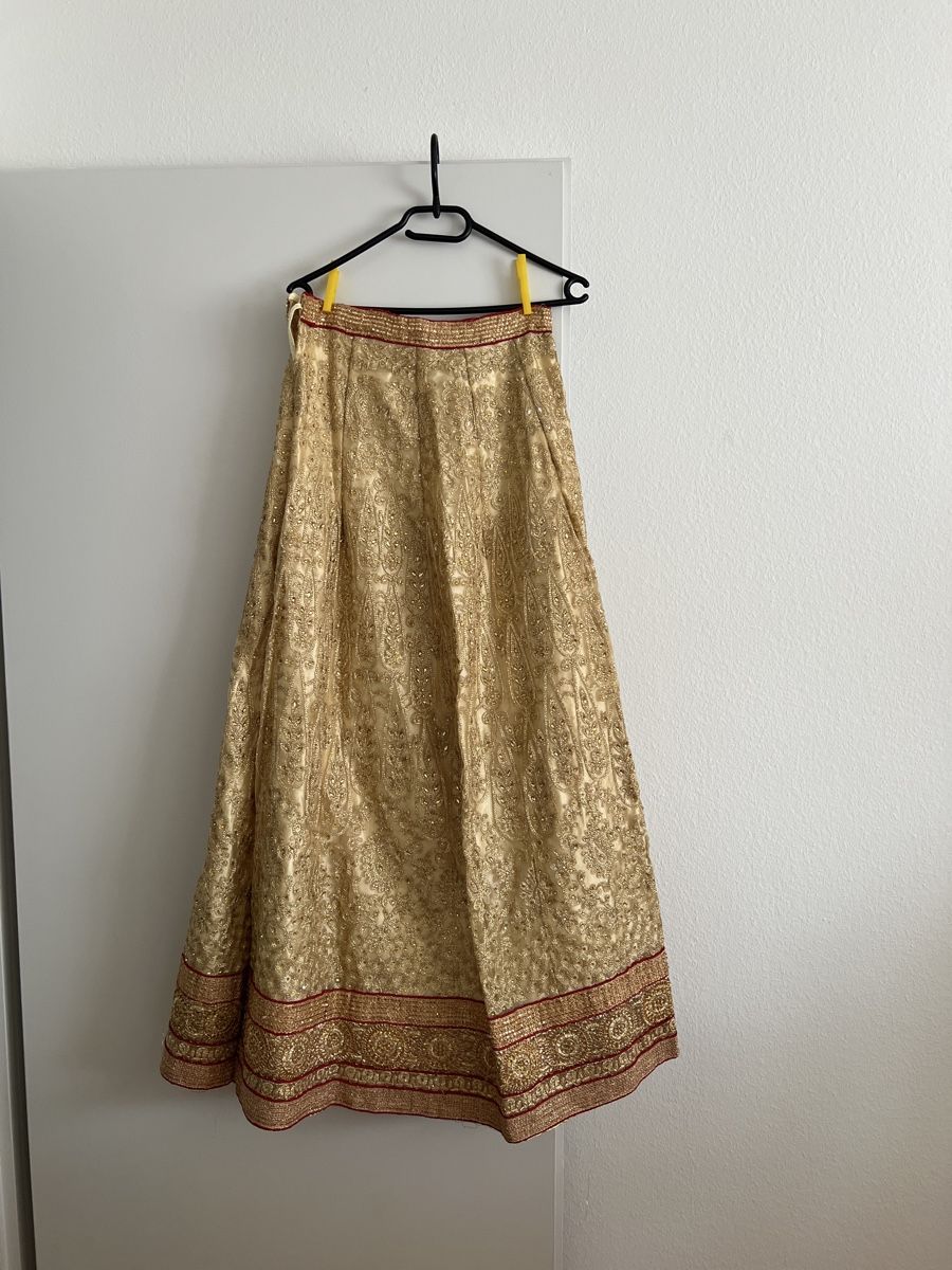 Kleider: Komplettes Sari in gold/rot - M – Neu (gemäss Beschreibung) aus Rothrist von FL_17 1