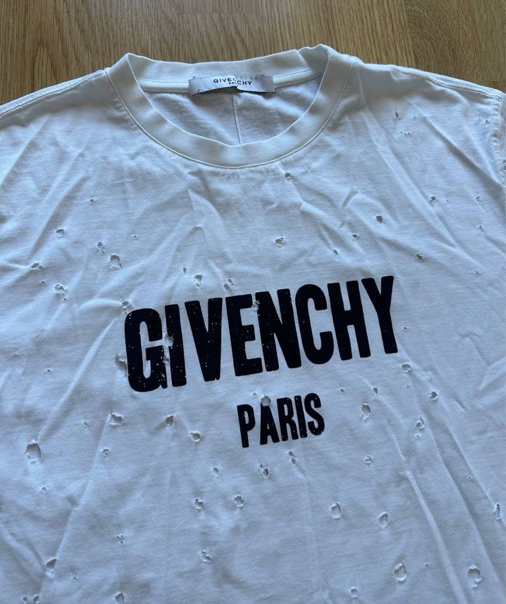 Givenchy T-Shirts: Givenchy Paris Tshirt  – Gebraucht aus Pfäffikon ZH von Nataliia. 2