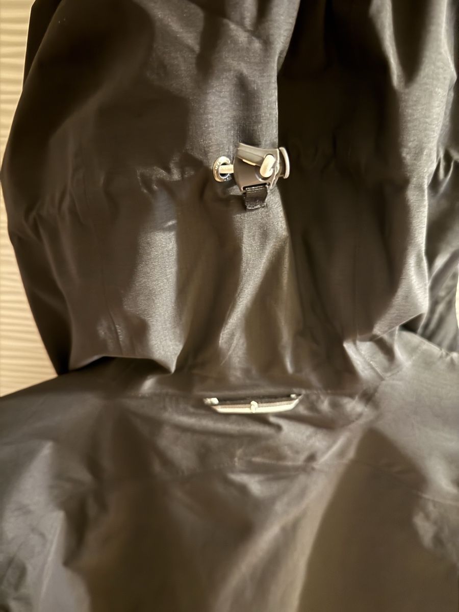 Peak Performance Giacche: Veste imperméable Peak Performance noire taille L – Usato da Agiez venduto da Beve15 3