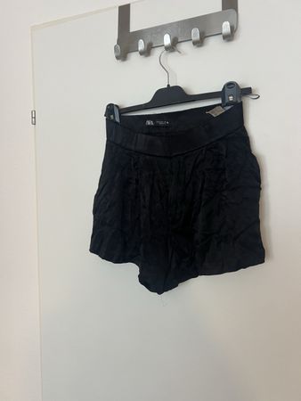 Zara Short, Grösse M, Schwarze Hose - Sommer Sale!