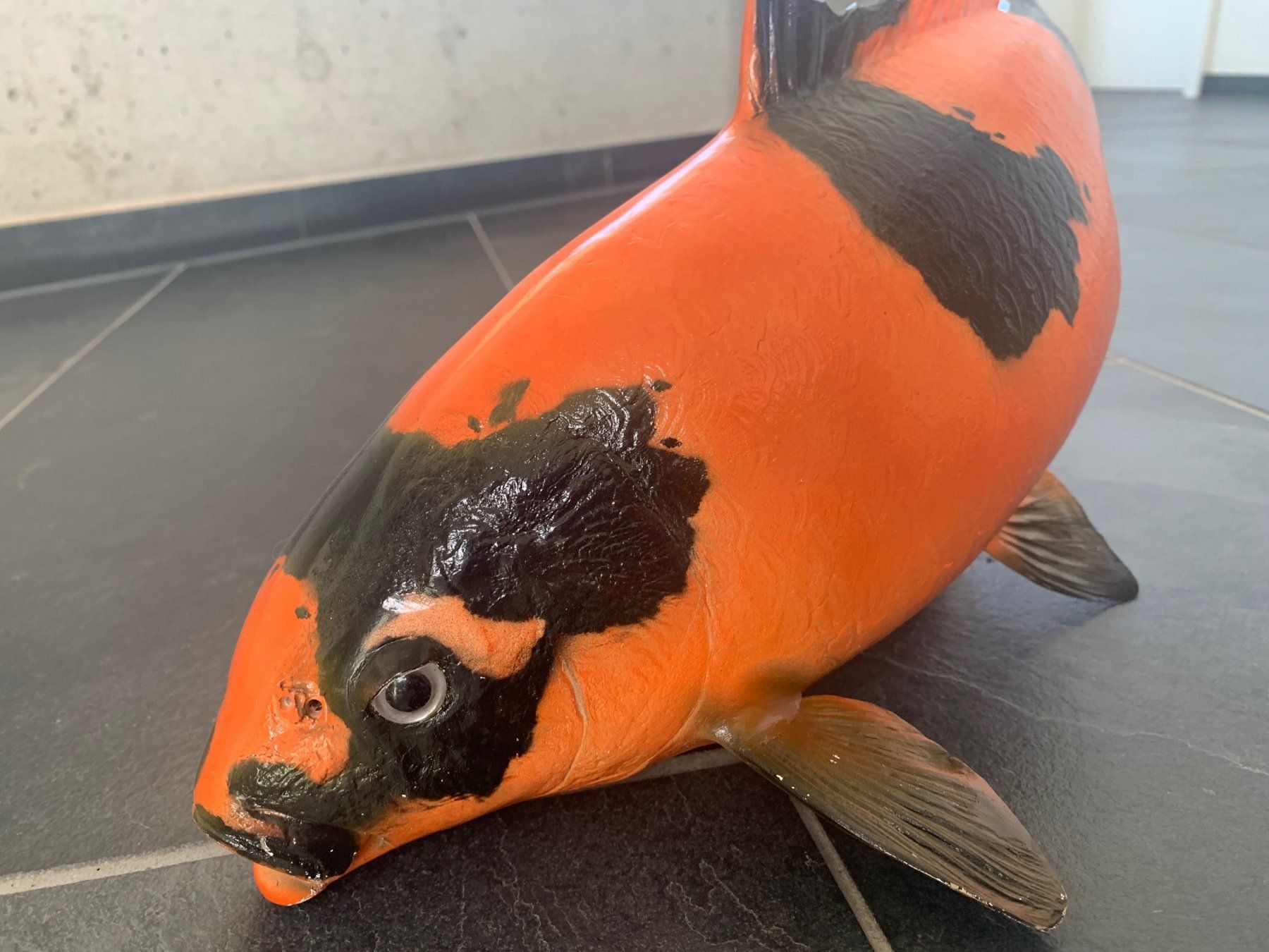 Statuette: Koi Fisch - Model aus Polyester - Einzelanfertigung – Nuovo (secondo la descrizione) da Gurmels venduto da topsommer 2