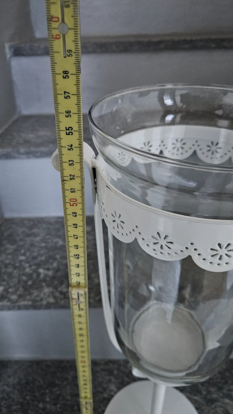 Portacandele: Vaso porta candele con supporto e base in metallo bianco – Usato da Melano venduto da H-Sara 1