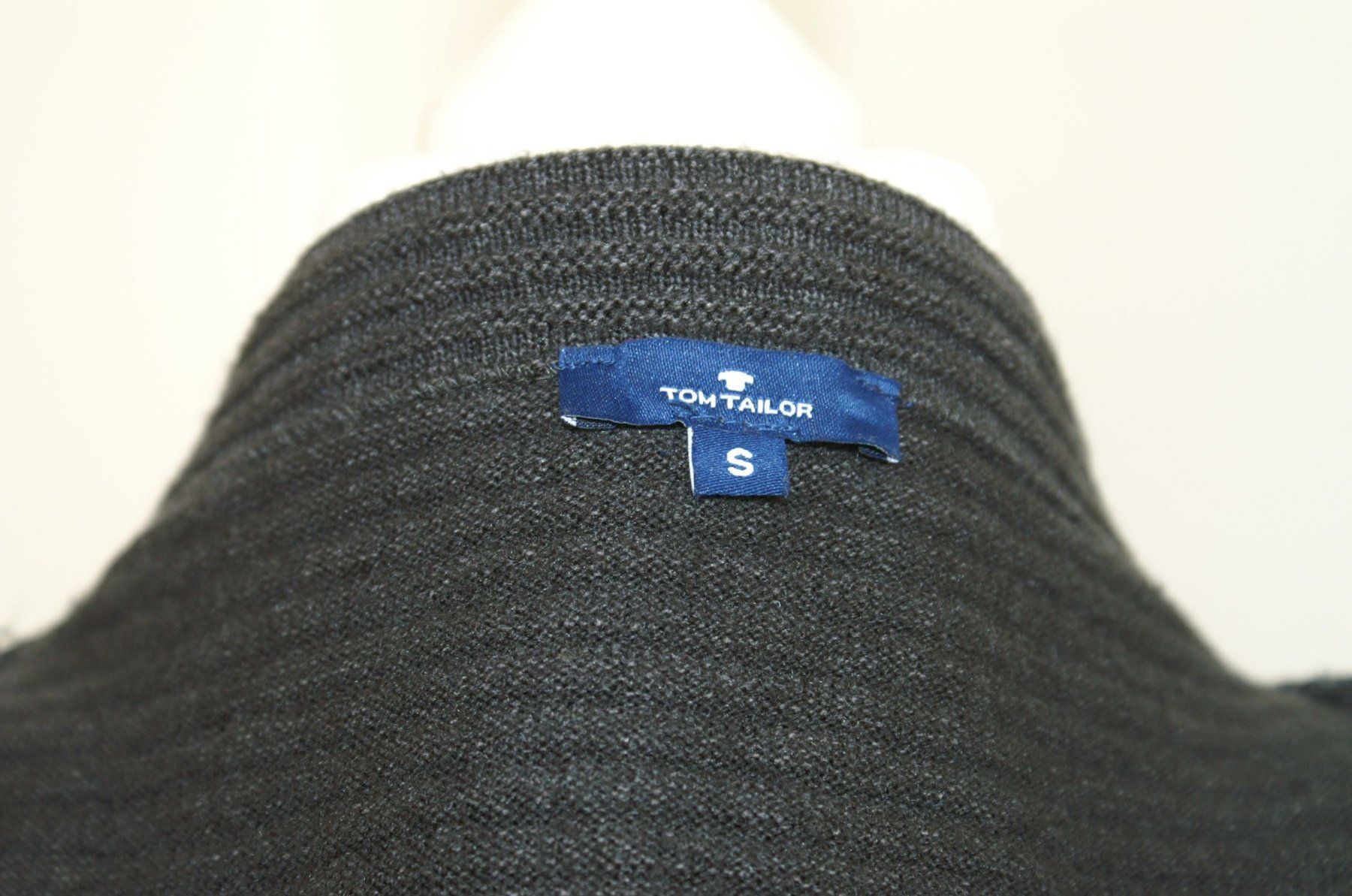 Tom Tailor Giacche: Strickjäckli von Tom Tailor, Gr. S, in dunkelgrau – Usato da Grüt (Gossau ZH) venduto da o-nyx 8