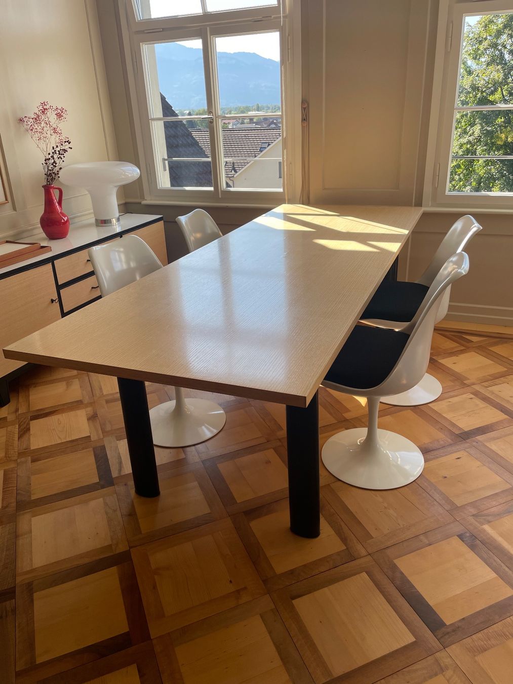 Cassina Tische: Original Cassina LC 6 Tisch – Gebraucht aus Balgach von anne_58