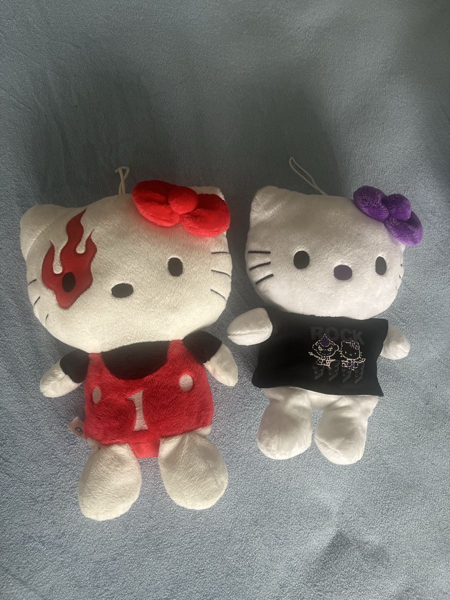 Hello Kitty Statuette: 2 Hello Kitty Stofftier ca. 23cm gross, Top Zustand! – Usato da Olten venduto da sae_82z2