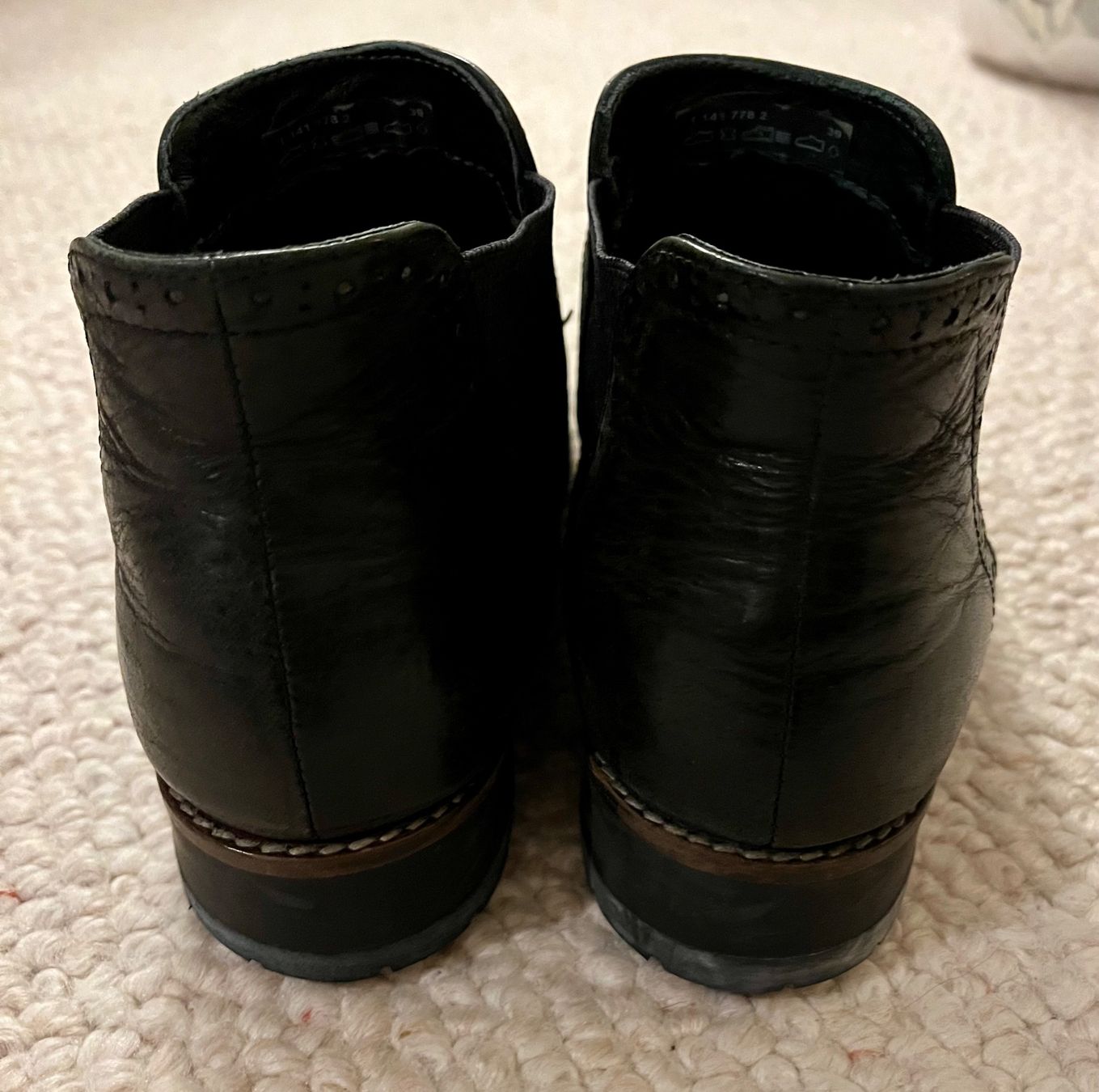 Scarpe da donna: Chelsea Boots Noires – Usato da Genthod venduto da Bilibi 1