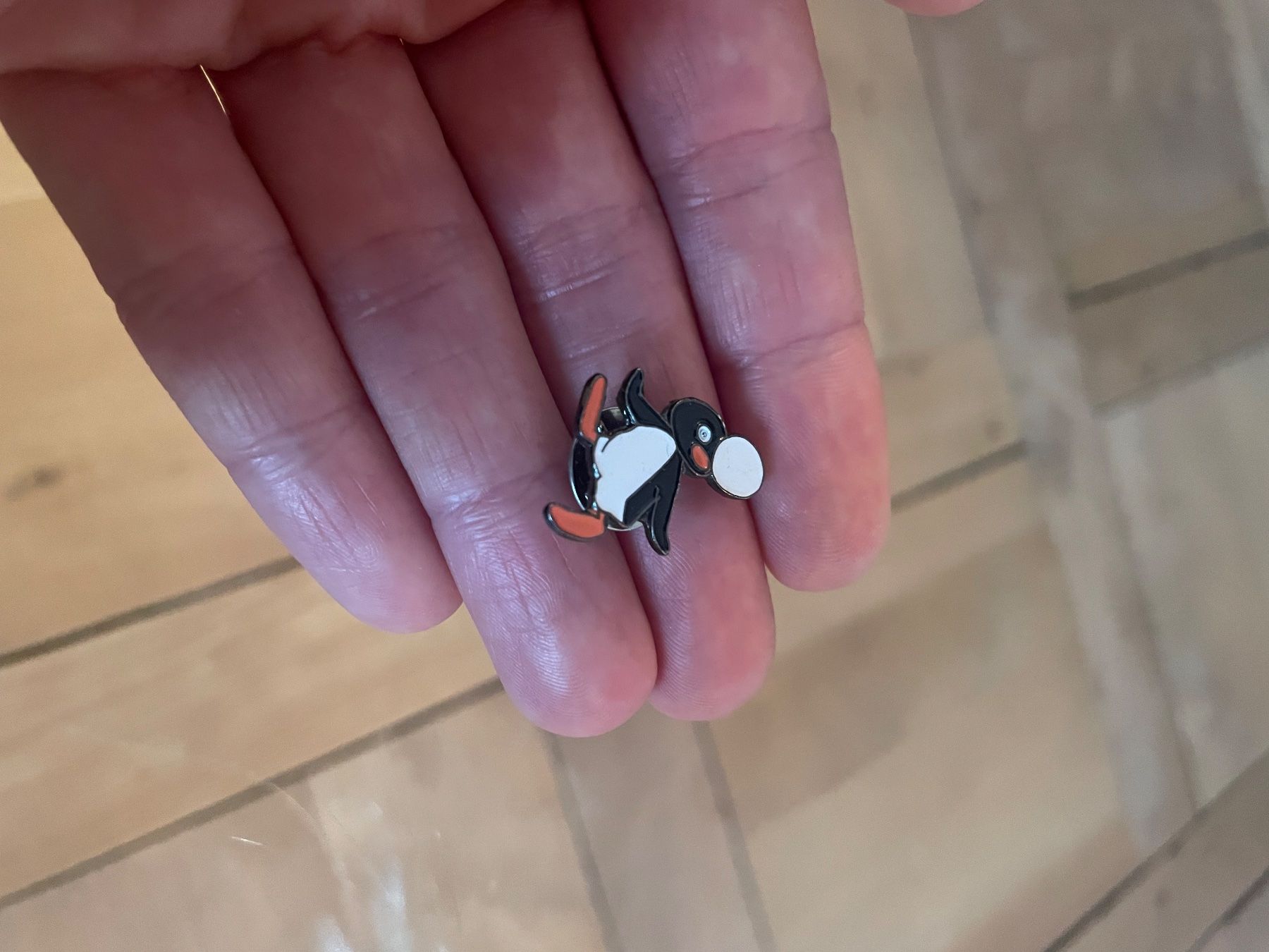 Placchette & Badge: Pin Pingu – Usato da Zürich venduto da 28881084 1