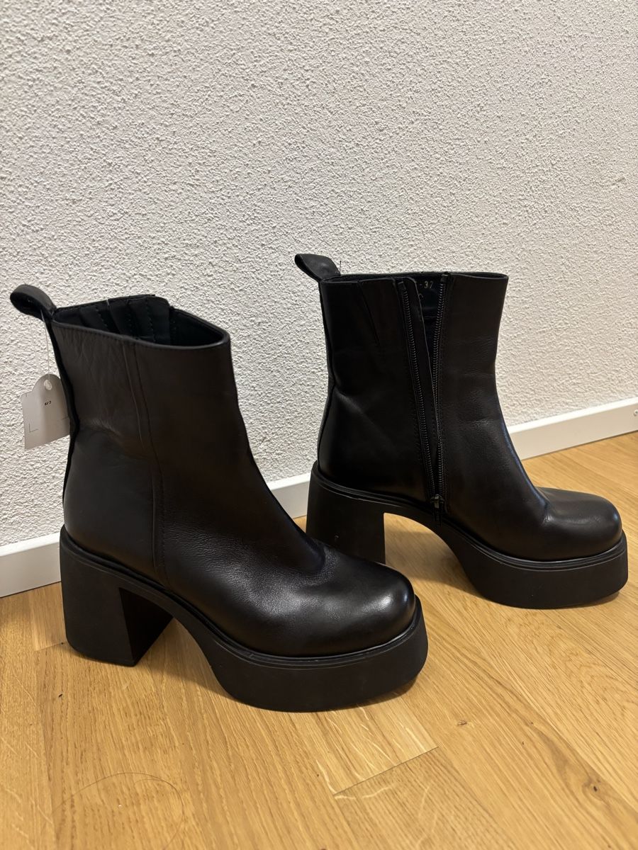 Dosenbach Scarpe da donna: Schwarze Leder Stiefeletten mit Blockabsatz, Grösse 37 – Nuovo (secondo la descrizione) da Cham venduto da buushii 1