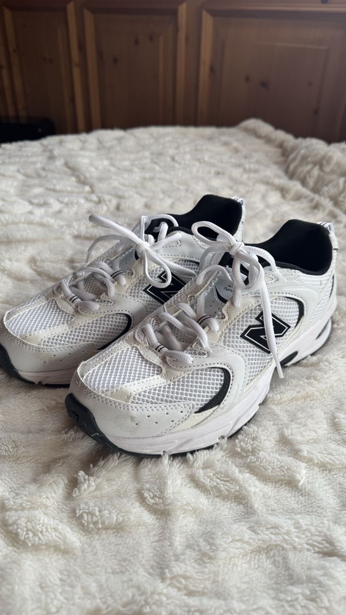 New Balance Scarpe da uomo: New Balance 530 – Usato da Surcasti venduto da Lenkita