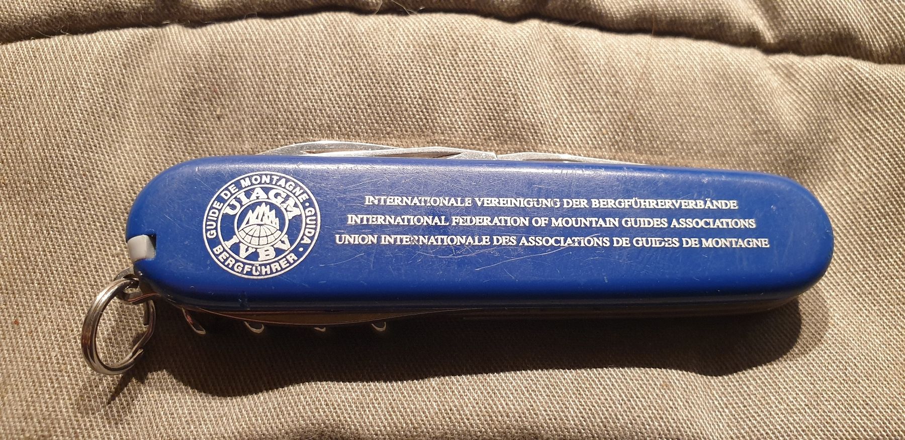 Victorinox Couteaux de poche: Blaue BergFuhrerbande Sackmesser Victorinox – D'occasion à Val D Illiez par SnowRoof
