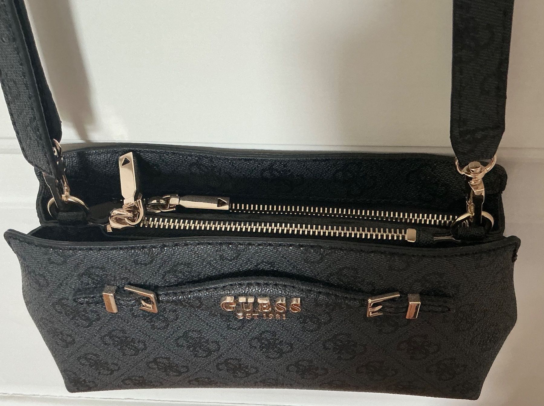 Guess Taschen für Damen: Damen Handtasche Guess schwarz – Neu (gemäss Beschreibung) aus Liestal von sommersa 2