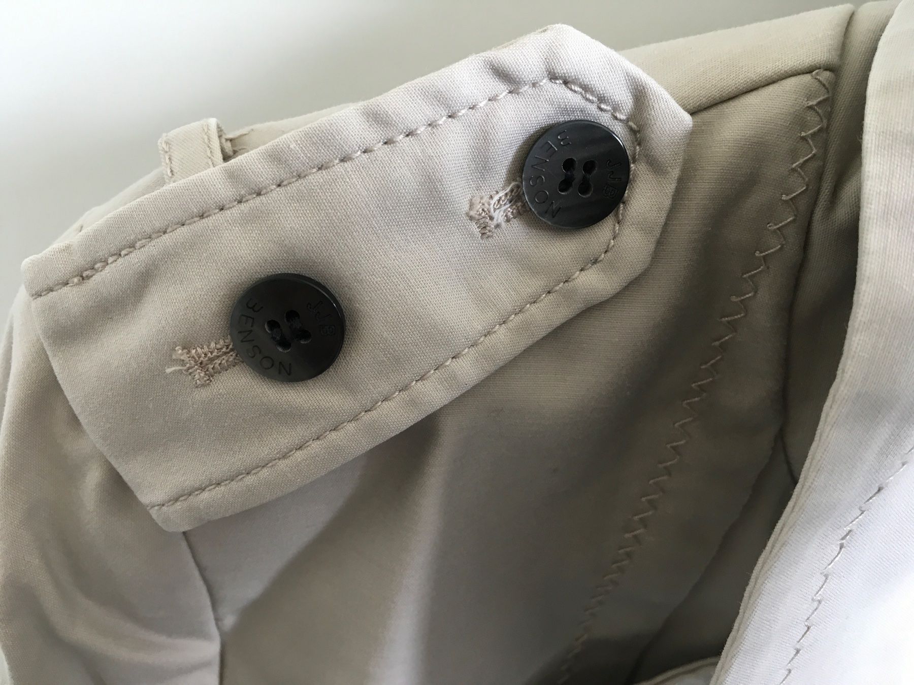 Jones Vestes: Beiger Damen-Trenchcoat – D'occasion à Freienwil par Hubi030 5