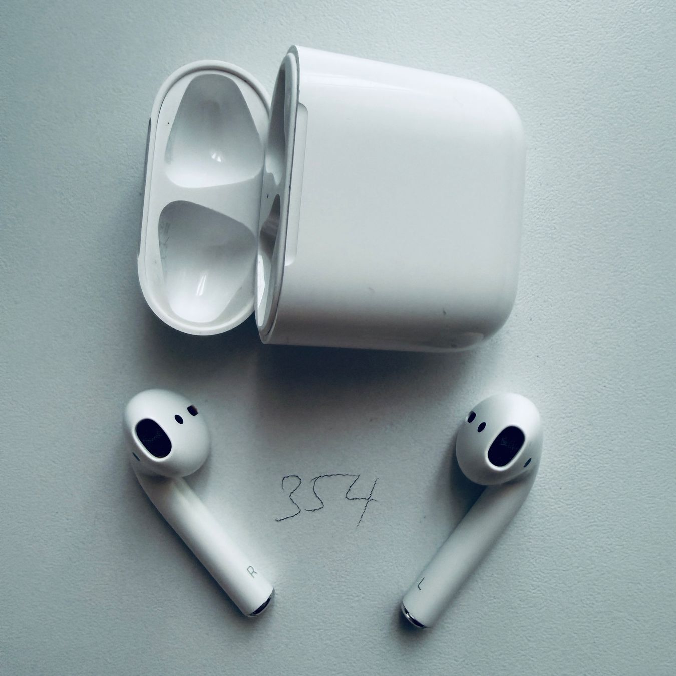 Apple Kopfhörer: Original Apple AirPods 2 Gen. Wireless Kopfhörer & Case – Gebraucht aus Basel von MY.AIRPODS.SHOP 1