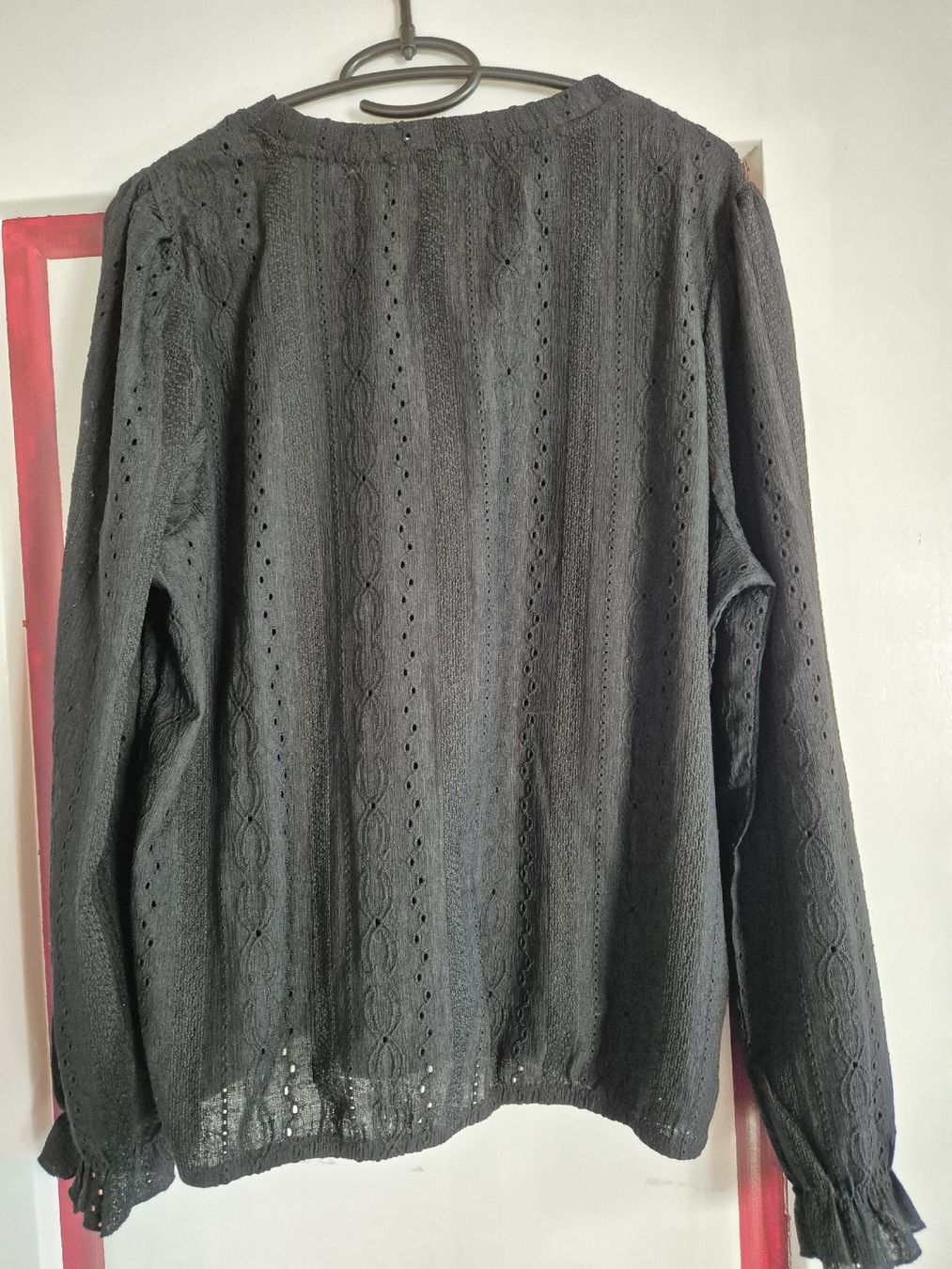 Blusen: Schwarze spitzen Bluse Langarm Grösse L – Gebraucht aus Balterswil von bischoftanja 1
