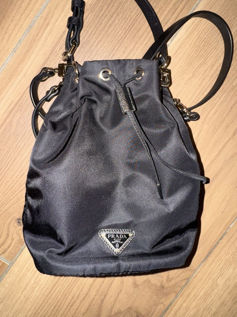 Prada Taschen für Damen: PRADA Bucket Bag aus Nylon Damen – Neu (gemäss Beschreibung) aus Zürich von iva_c9dw 1