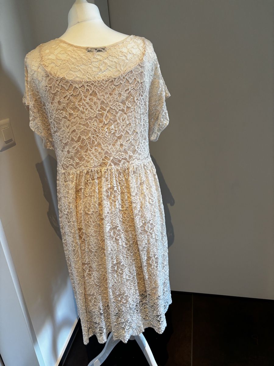 Kleider: Kleid Spitze beige Grösse M – Gebraucht aus Salenstein von Silly...0 3