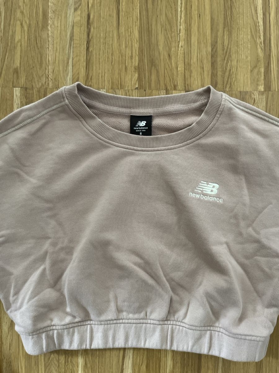 New Balance Maglioni & Felpe: New Balance Cropped Sweatshirt – Usato da Zürich venduto da Valvolina13 1